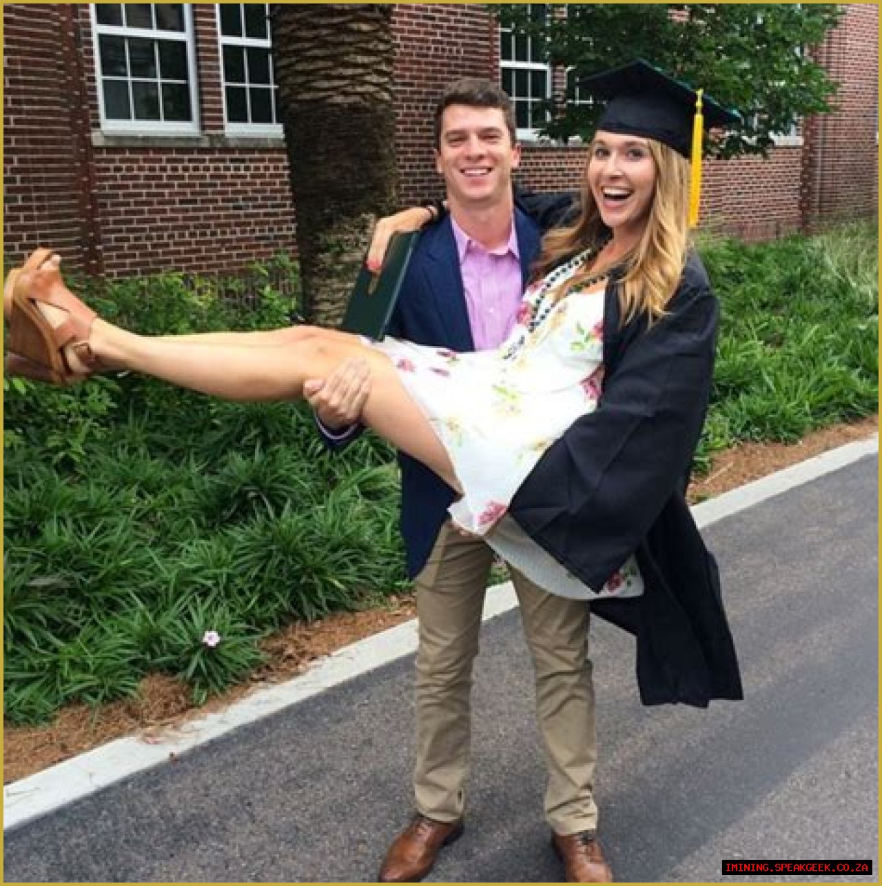  Cairo Santos’ Girlfriend Caitlin Hodes 